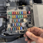 Remplacer le fusible essuie-glace sur Partner HDI : position et référence découvrez comment remplacer facilement le fusible des essuie-glaces sur votre partner hdi, avec la position exacte et les références recommandées pour un entretien efficace.