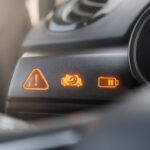 découvrez la signification précise des voyants orange sur votre clio 4, expliquée selon leur forme et couleur pour une meilleure compréhension et sécurité.