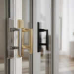 Soigner le choix de chaque poignée de fenêtres pour sublimer les ouvertures de la maison découvrez comment choisir la poignée de fenêtre idéale pour sublimer les ouvertures de votre maison, alliant style, fonctionnalité et qualité.